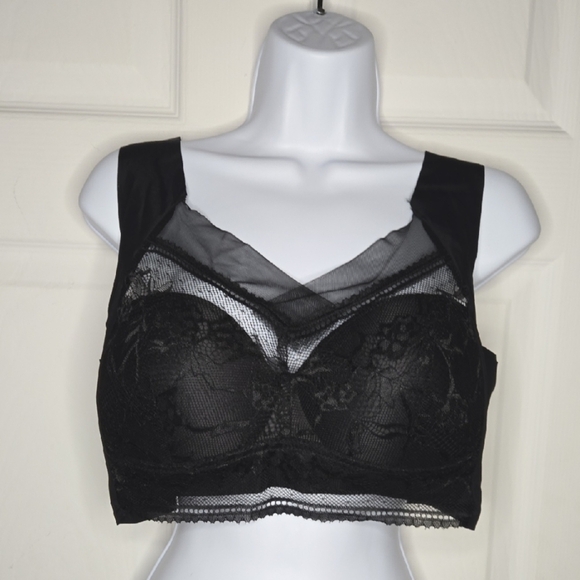 Elegant Black Lace Bralette - Picture 1 of 3